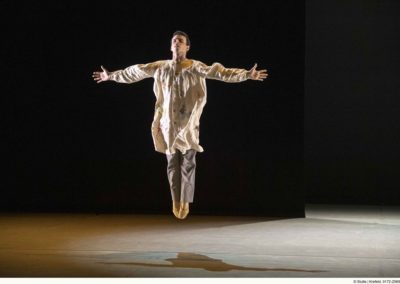 Francesco Rovea | Farben der Welt | Choreografie Robert North | Foto: Matthias Stutte | Theater Krefeld Mönchengladbach
